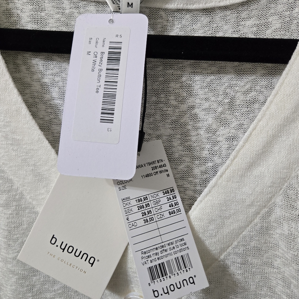 White Button-Up Top - Picture 4 of 6
